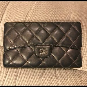⛔️SOLD⛔️CHANEL Classic Quilted Lambskin Wallet